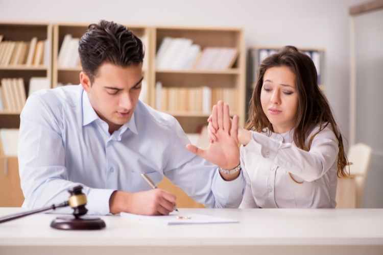 Four Reasons You Should Not Represent Yourself in a Sandy Divorce Case